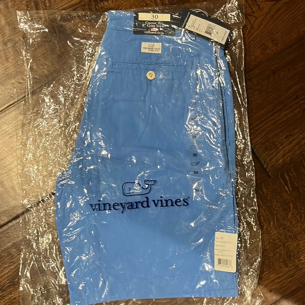 Vineyard Vines Classic Fit 9” Club Short (Size 30 waist)